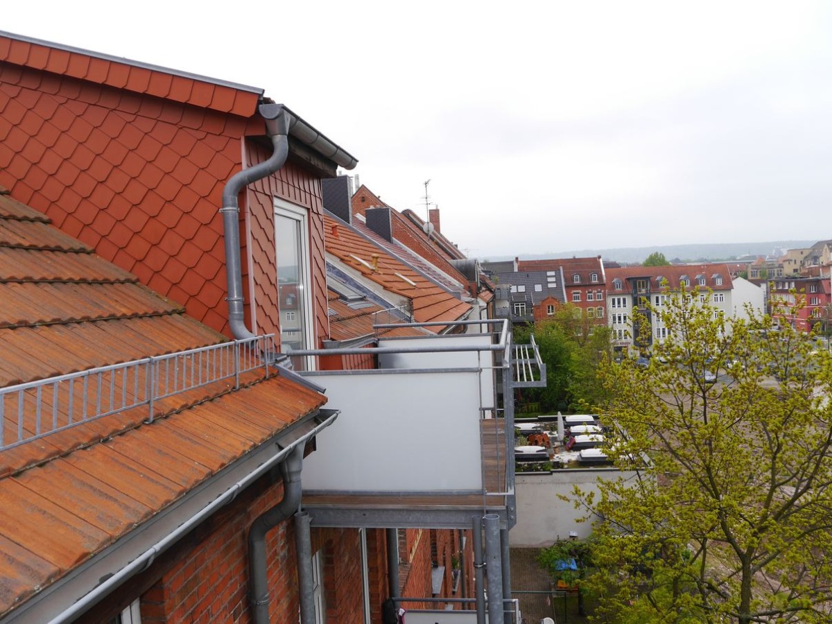 CHARMANTE 3-ZIMMER-PERLE MIT SONNENBALKON! Einbauküche kann übernommen werden - Photo 3