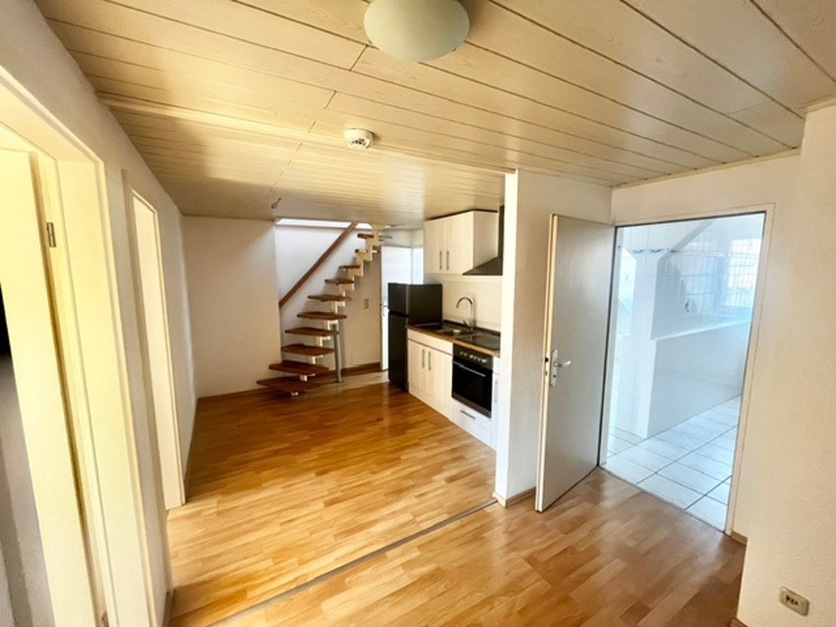 WOHNUNG MIT CHARME! DG Wohnung mit Einbauküche - Foto 2