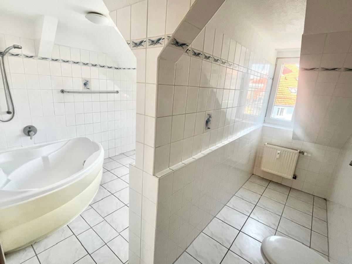 WOHNUNG MIT CHARME! DG Wohnung mit Einbauküche - Foto 4