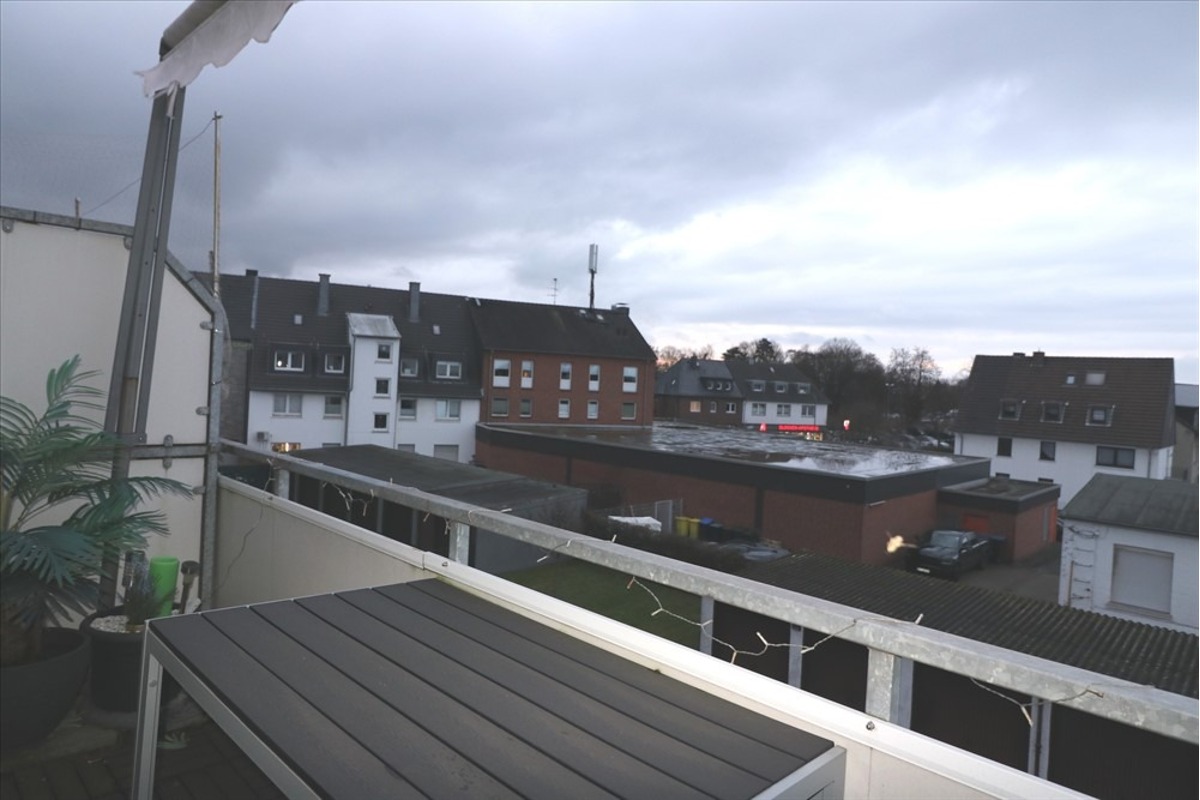 WOHNEN MIT CHARME, BALKON UND GARAGE - 3 ZI Whg., 2. Etage/DG, BO Fuhlenbrock, Lindhorststr. - Photo 2