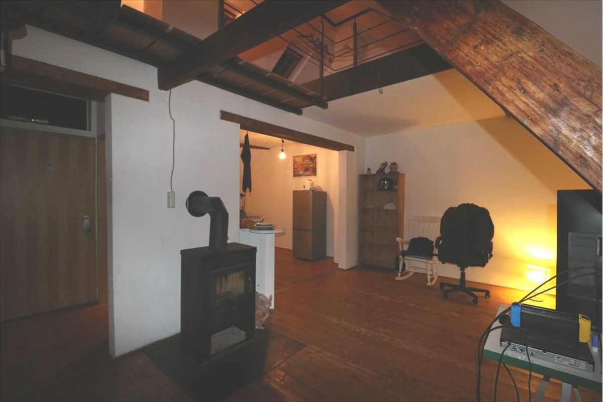 * SCHUCKELIGES NEST FUER SINGLES IN DER City! 1-ZIMMER Mansarden-Apartment, Südstr. * - Foto 2