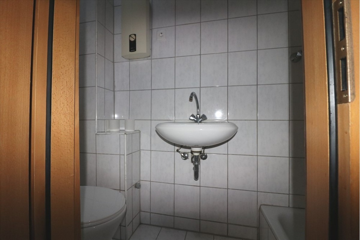 ++ STADTWOHNEN – 2 Zimmer, 2. Etage, Altbau-Whg., nahe Klinikum und FH! - Foto 3