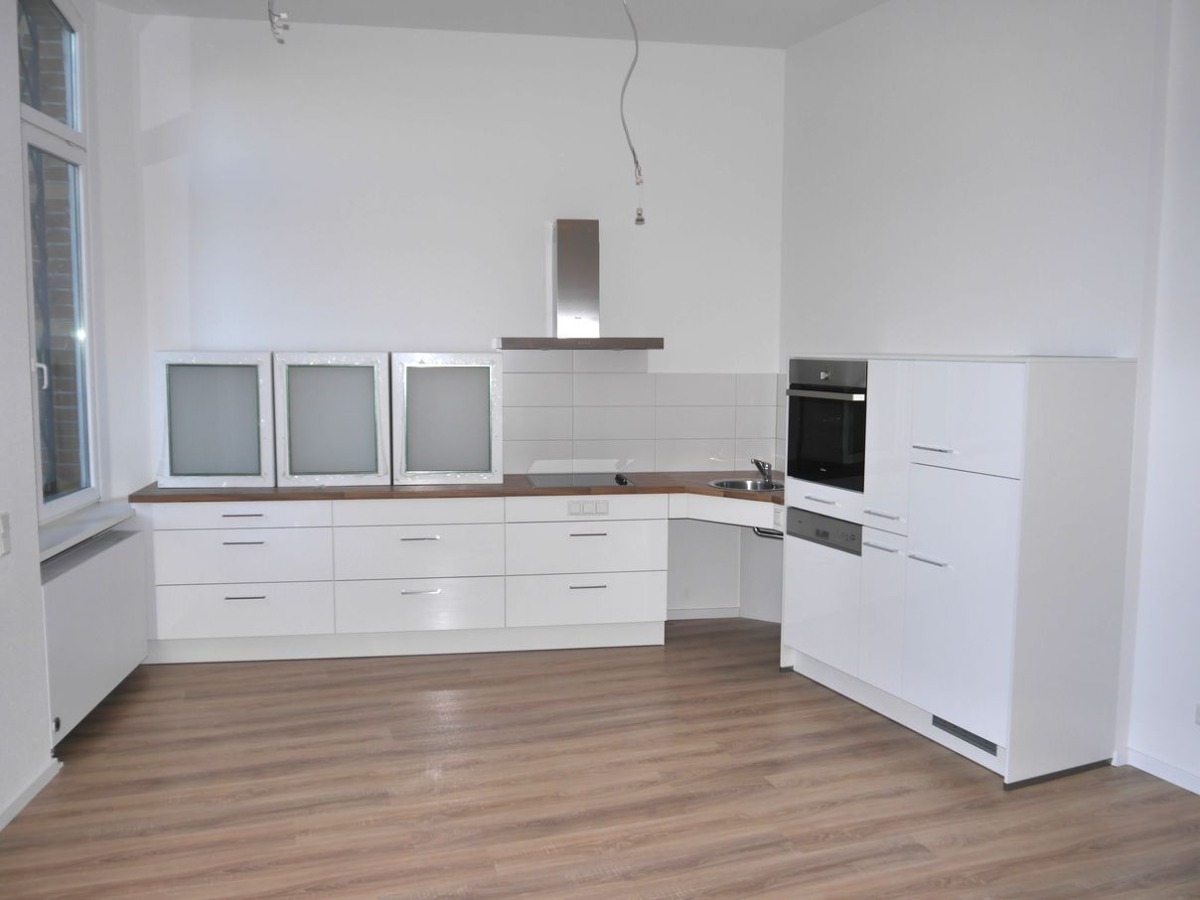BARRIEREFREIE ALTSTADTWOHNUNG! Charmante Wohnung mit Einbauküche - Photo 3