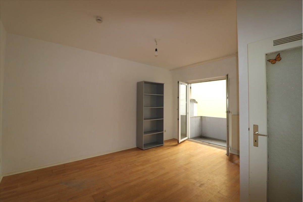 * 1-ZIMMER-PERLE IM ERDGESCHOSS MIT BALKON! 1 ZI- Apartment in KR-Mitte* - Photo 2