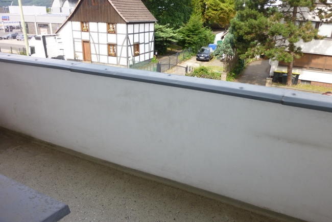 *FRISCH RENOVIERT IN ZENTRALER LAGE! 2-Zi.-Wohnung mit Balkon.* - Foto 5