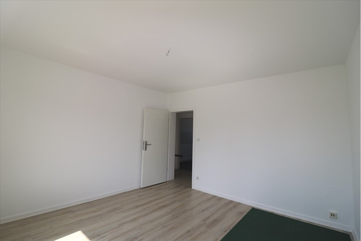 *4 Zimmer mit Balkon* in Krefeld, Dießemer Str. - Foto 1