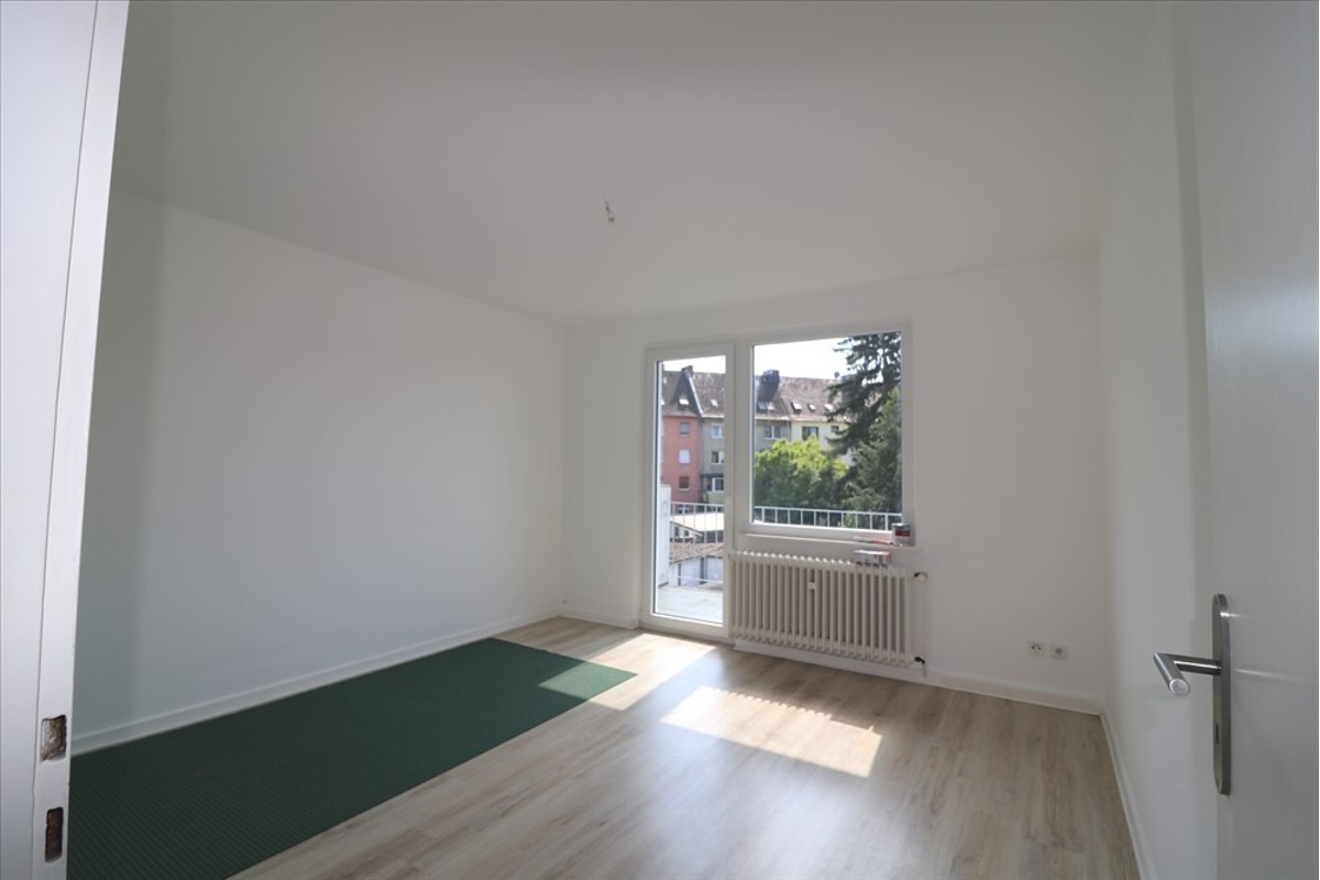 *4 Zimmer mit Balkon* in Krefeld, Dießemer Str. - Foto 3